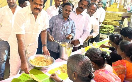 திருச்சி காஜாபேட்டை புனித மோட்சரக்கினி மாதா ஆலயத்தில், திருச்சி மாநகர் மாவட்ட தலைவர் கவுன்சிலர் எல். ரெக்ஸ் அவர்கள் தலைமையில் சுமார் 3000 பக்தர்களுக்கு  அன்னதானம்