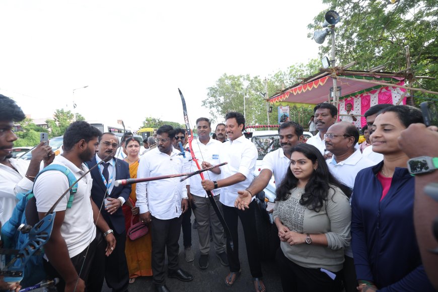 தேசிய விளையாட்டு நாள் விழா மனிதச் சங்கிலி - அமைச்சர் அன்பில் மகேஸ் பொய்யாமொழி பங்கேற்பு