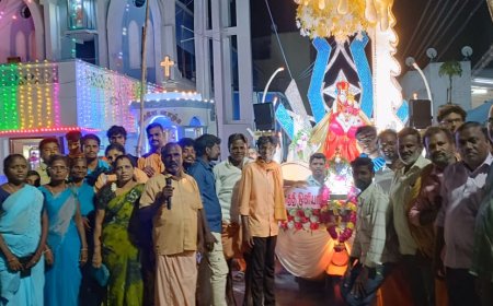 திருச்சி பொன்மலை மாஜி ராணுவ காலனியில் இருந்து வேளாங்கண்ணிக்கு 34 வது ஆண்டாக மின் அலங்கார தேர்பவனியோடு பாதயாத்திரையாக சென்ற பக்தர்கள்