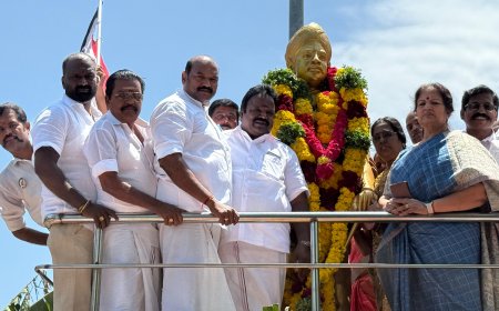 கப்பலோட்டிய தமிழன் வ.உ.சிதம்பரம் பிள்ளை 154 வது பிறந்த நாளை முன்னிட்டு திருச்சி தெற்கு மாவட்ட அம்மா மக்கள் முன்னேற்ற கழகம் சார்பில் மாலை அணிவித்து மரியாதை செலுத்தப்பட்டது