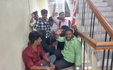 திருச்சி மாவட்ட கல்வி அலுவலரை காணவில்லை எனக் கூறி மாவட்ட கல்வி அலுவலகத்தை முற்றுகையிட்ட இந்திய மாணவர் சங்கத்தினரால் பரபரப்பு