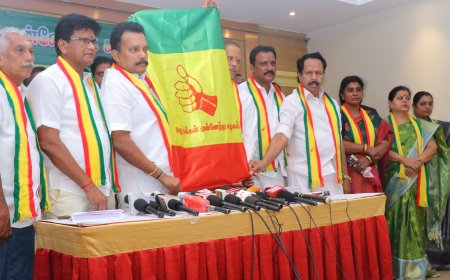 நமது மக்கள் முன்னேற்றக் கழகத்தின் கொடியை நிறுவன தலைவர் ஜெகநாத் மிஸ்ரா திருச்சியில் வெளியிட்டார் - தேர்தலில் 25  தொகுதிகளில்  போட்டியிடப் போவதாக அறிவிப்பு