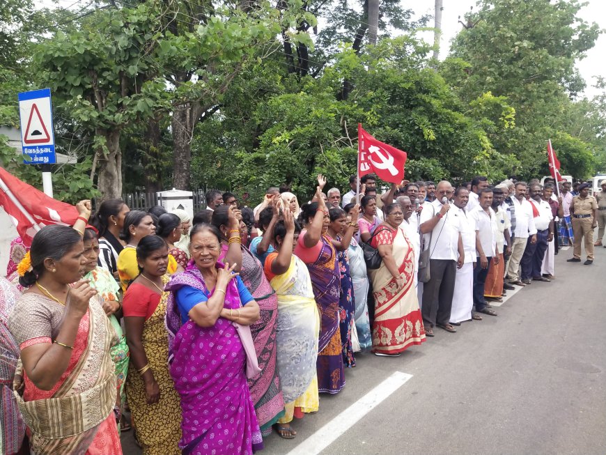 திருச்சி மாநகர் சி.ஐ.டி.யு தரைக்கடை தள்ளுவண்டி வியாபாரிகள் சங்கம் சார்பில் பல்வேறு கோரிக்கைகளை வலியுறுத்தி மாநகராட்சி அலுவலகம் முன்பு தொடர் முழக்கப் போராட்டம்