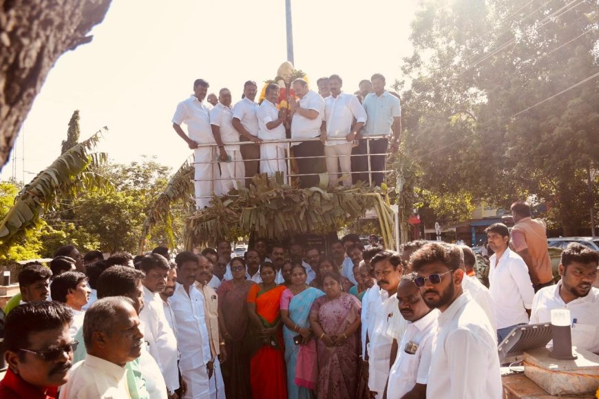 திருச்சி தெற்கு மாவட்ட திமுக சார்பில் வ.உ.சி பிறந்தநாளை முன்னிட்டு மாலை அணிவித்து மரியாதை செலுத்தப்பட்டது