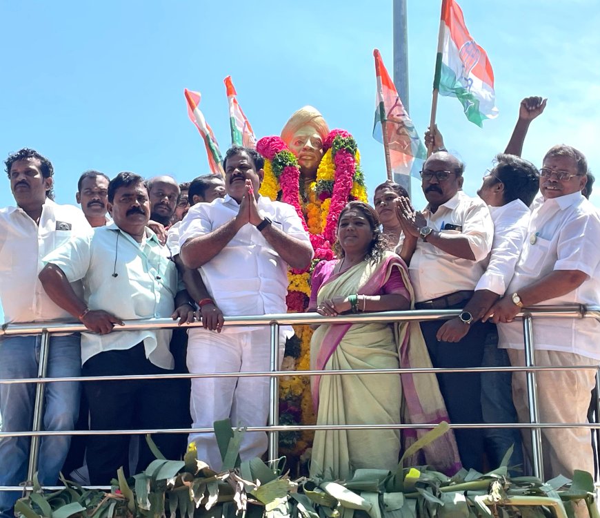 திருச்சி மாநகர் மாவட்ட காங்கிரஸ் மாவட்ட தலைவர் ரெக்ஸ் தலைமையில் காங்கிரஸ் நிர்வாகிகள் வ.உ.சி சிலைக்கு மாலை அணிவித்து மரியாதை செலுத்தினர்