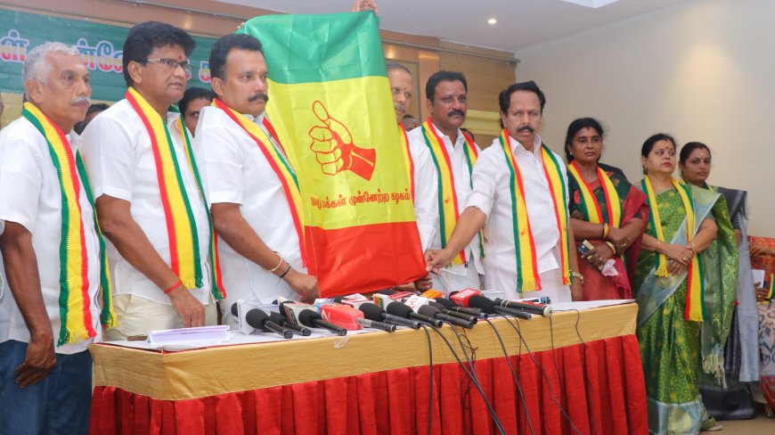 நமது மக்கள் முன்னேற்றக் கழகத்தின் கொடியை நிறுவன தலைவர் ஜெகநாத் மிஸ்ரா திருச்சியில் வெளியிட்டார் - தேர்தலில் 25  தொகுதிகளில்  போட்டியிடப் போவதாக அறிவிப்பு