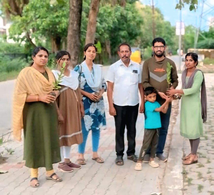 திருச்சியில் உலக ஓசோன் தினத்தில் மாற்றம் அமைப்பின் சார்பில் சுற்றுச்சூழல் மாசுபடாமல் இருக்க மரங்களின்  முக்கியத்துவம் குறித்து பொதுமக்கள் மற்றும் கல்லூரி மாணவிகளுக்கு மரக்கன்றுகள் வழங்கி விழிப்புணர்வு ஏற்படுத்தினர்