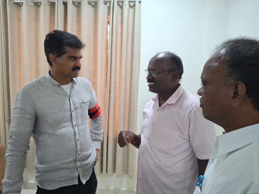 திருச்சி மாவட்ட எம்.பி. துரை வைகோவிடம்  மக்கள் சக்தி இயக்க மாநில பொருளாளர் கே.சி.நீலமேகம் பொதுமக்கள் நலன் சார்ந்த கோரிக்கை வைத்தார்