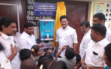 திருச்சி தெற்கு மாவட்டத்தில் தமிழக துணை முதல்வர் -  கழக இளைஞர் அணி செயலாளர் உதயநிதி ஸ்டாலின்  பிறந்தநாளை முன்னிட்டு மாவட்ட – மாநகர பொறியாளர் அணி சார்பாக அரசு பள்ளிகளில் ஆர்.ஓ  வாட்டர் இயந்திரம் வழங்கும் நிகழ்வு  நடைபெற்றது