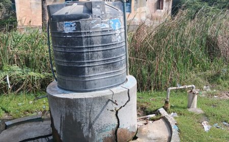 திருச்சி திருவெறும்பூர் அருகே  தேவராயனேரி பகுதியில் உடைந்து ஆபத்தான நிலையில் உள்ள குடிநீர் தொட்டியை அகற்றி புதிய குடிநீர் தொட்டி கட்டி தர வேண்டுமென பொதுமக்கள் கோரிக்கை