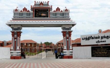 *திருச்சி ஸ்ரீரங்கம் யாத்ரி நிவாஸில் ஒரே குடும்பத்தைச் சேர்ந்த 4 பேர் தற்கொலை- அழுகிய நிலையில் உடல்களை மீட்டு போலீசார் விசாரணை*