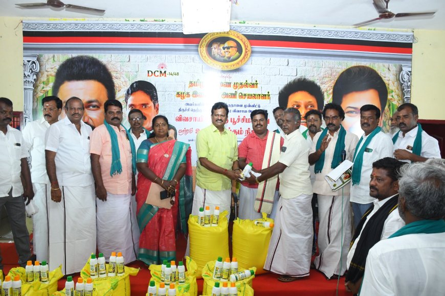 *DCM - 48  என்ற தலைப்பில் தமிழக துணை முதல்வர்  உதயநிதி ஸ்டாலின்  48வது பிறந்த நாளை முன்னிட்டு மாநகர விவசாய அணி சார்பில் விவசாயிகளுக்கு பூச்சி மருந்து மற்றும் உரம் வழங்கும் நிகழ்ச்சி திருச்சி கல்லுக்குழியில்  நடைபெற்றது