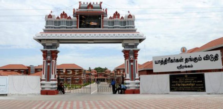 *திருச்சி ஸ்ரீரங்கம் யாத்ரி நிவாஸில் ஒரே குடும்பத்தைச் சேர்ந்த 4 பேர் தற்கொலை- அழுகிய நிலையில் உடல்களை மீட்டு போலீசார் விசாரணை*