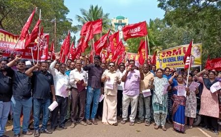 *பொன்மலை ரயில்வே பணிமனை முன்பு எஸ்ஆர்எம்யு தொழிற்சங்கத்தினர் ஆர்ப்பாட்டம் பொதுச் செயலாளர் எஸ் வீரசேகரன் தலைமையில் நடந்தது *