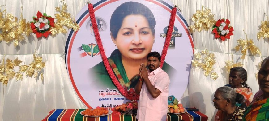 *திருச்சி புறநகர்  தெற்கு மாவட்டம் சார்பில் புரட்சித்தலைவி அம்மாவின் பிறந்த நாள் விழா- பழக்கடை ராஜேஷ் தலைமையில் அம்மாவின் திருவுருவப்படத்திற்கு மலர் தூவி  மரியாதை*