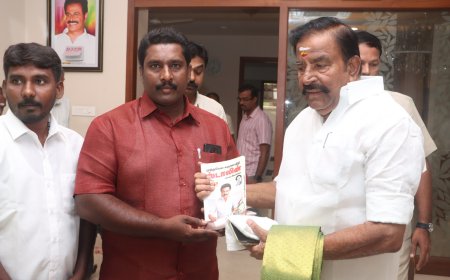 *தலித் இயக்கங்களின் கூட்டமைப்பின் ஒருங்கிணைப்பாளர் புரட்சி போராளி மெலட்டூர் கார்த்திக் நகராட்சி நிர்வாகத்துறை அமைச்சர் கே.என் நேருவை சந்தித்து சட்டமன்றத் தேர்தலுக்கான ஆதரவை தெரிவித்தார்*