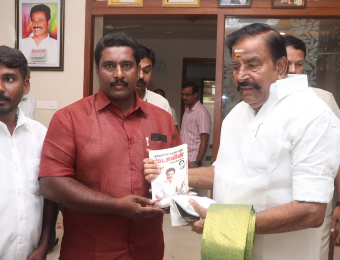 *தலித் இயக்கங்களின் கூட்டமைப்பின் ஒருங்கிணைப்பாளர் புரட்சி போராளி மெலட்டூர் கார்த்திக் நகராட்சி நிர்வாகத்துறை அமைச்சர் கே.என் நேருவை சந்தித்து சட்டமன்றத் தேர்தலுக்கான ஆதரவை தெரிவித்தார்*